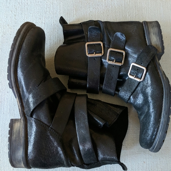 Steve Madden Shoes - Steve Madden Leather Distressed Moto Boots EUC